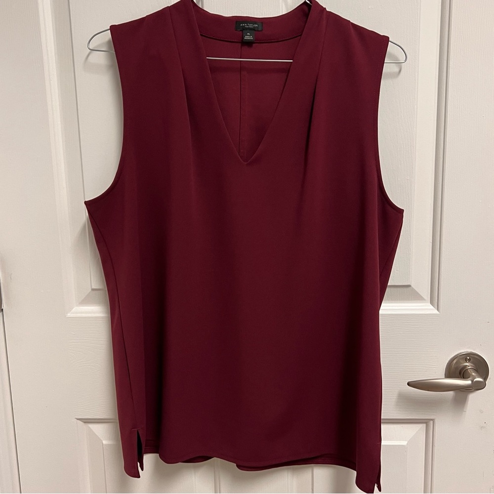 Ann Taylor women’s sleeveless top